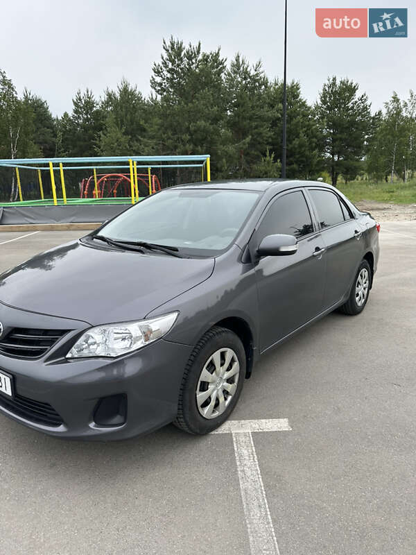 Седан Toyota Corolla 2013 в Киеве