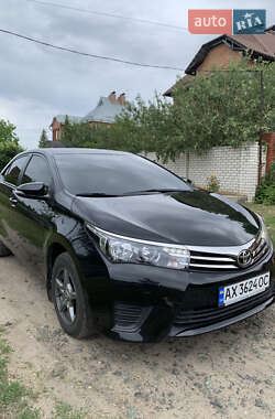 Седан Toyota Corolla 2013 в Харкові