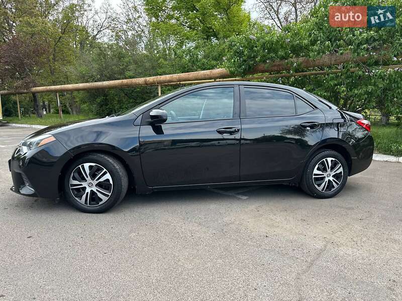 Седан Toyota Corolla 2015 в 