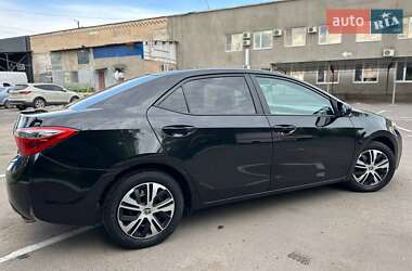 Седан Toyota Corolla 2015 в 