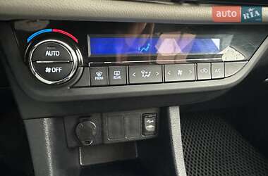 Седан Toyota Corolla 2015 в 