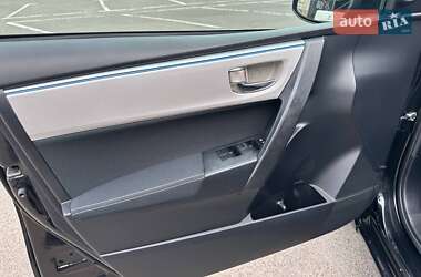 Седан Toyota Corolla 2015 в 