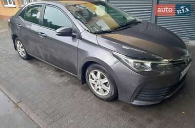 Седан Toyota Corolla 2018 в 