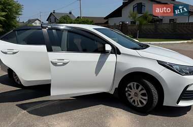 Седан Toyota Corolla 2017 в 