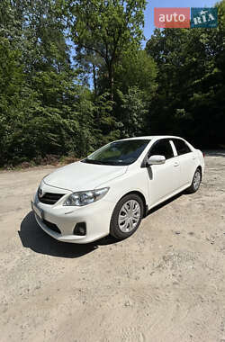 Седан Toyota Corolla 2013 в Львове