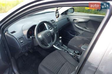 Седан Toyota Corolla 2013 в 