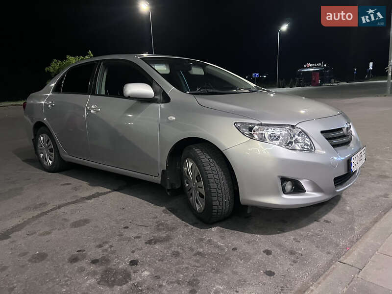 Седан Toyota Corolla 2008 в Львове