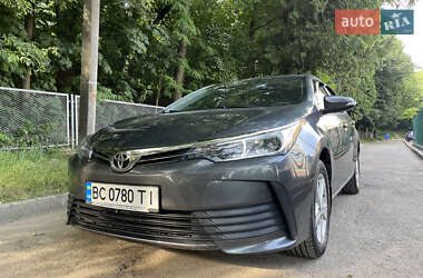 Седан Toyota Corolla 2017 в Львове