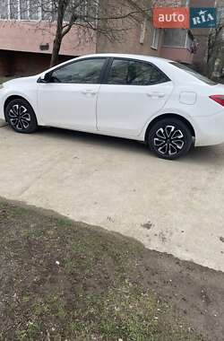 Седан Toyota Corolla 2016 в Черновцах