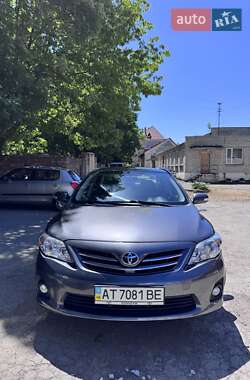Седан Toyota Corolla 2012 в Ивано-Франковске