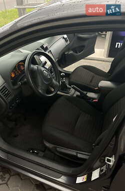 Седан Toyota Corolla 2010 в 