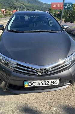 Седан Toyota Corolla 2013 в Сколе