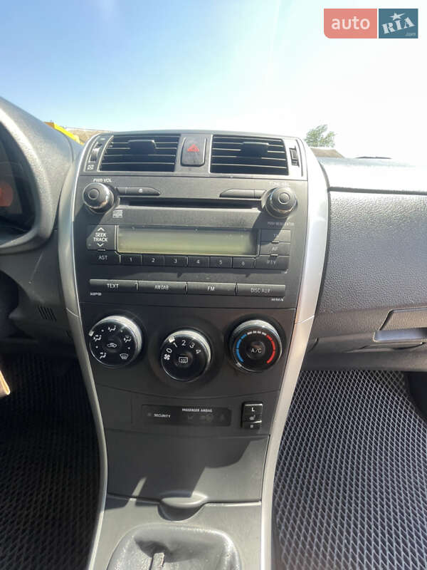 Седан Toyota Corolla 2010 в Арцизові