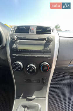 Седан Toyota Corolla 2010 в 
