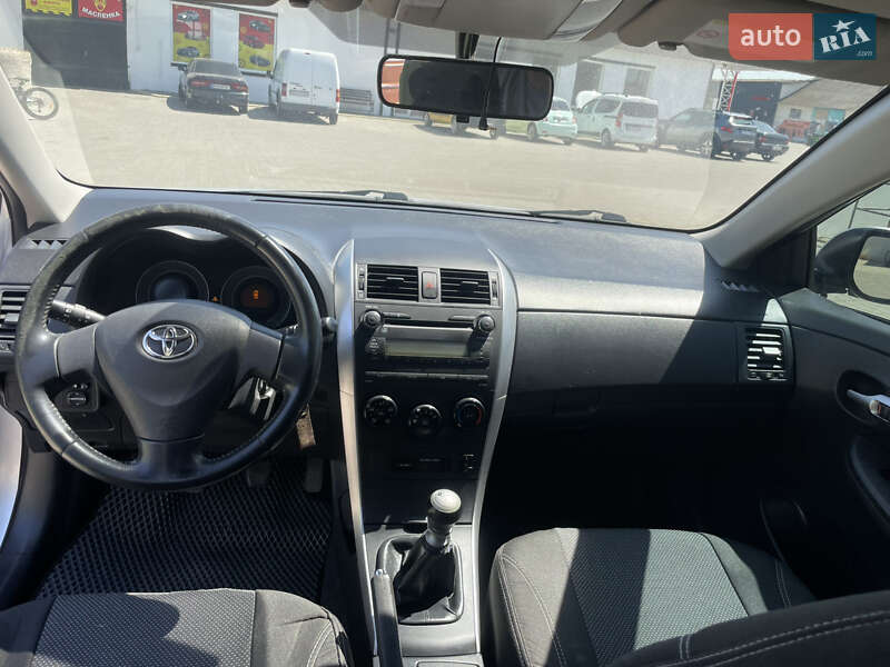 Седан Toyota Corolla 2010 в Арцизові