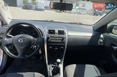 Седан Toyota Corolla 2010 в 