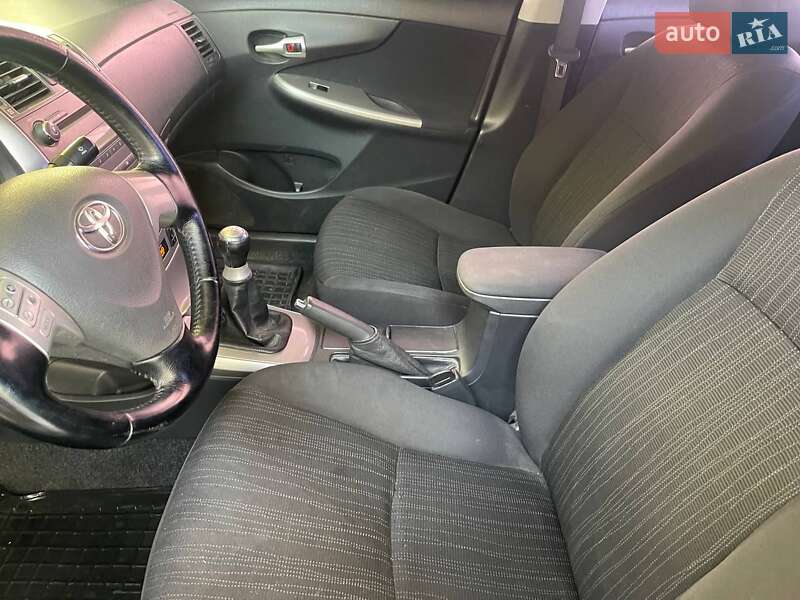 Седан Toyota Corolla 2008 в Тернополе