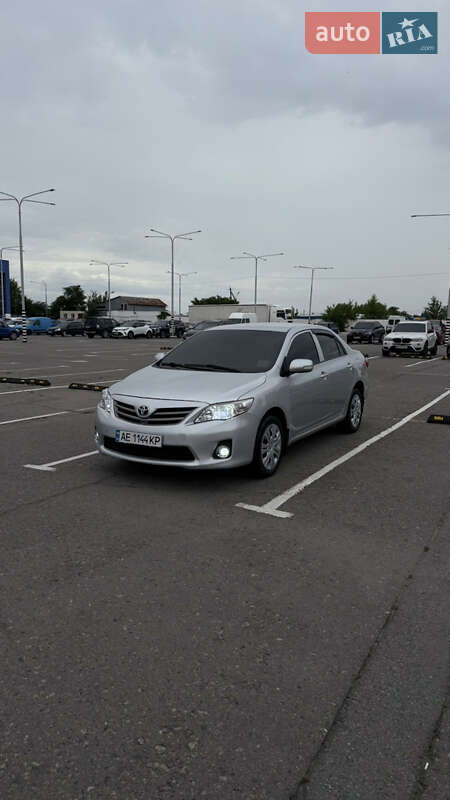 Седан Toyota Corolla 2010 в Днепре