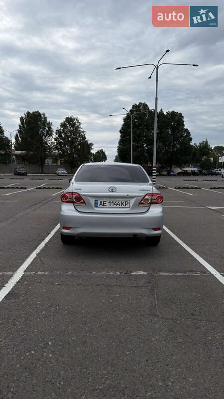 Седан Toyota Corolla 2010 в Днепре