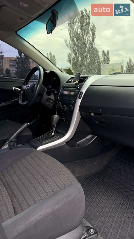 Седан Toyota Corolla 2010 в Днепре
