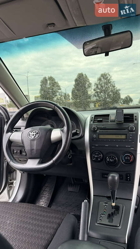 Седан Toyota Corolla 2010 в Днепре
