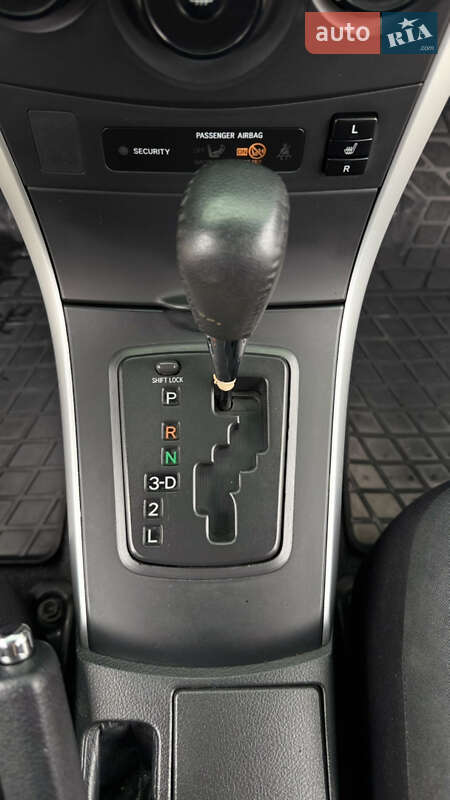 Седан Toyota Corolla 2010 в Днепре