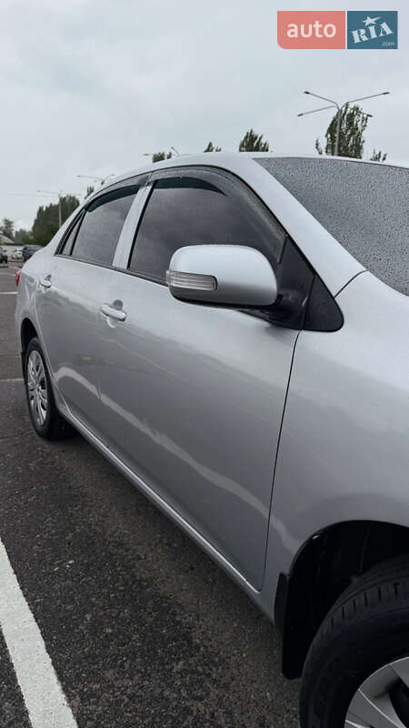 Седан Toyota Corolla 2010 в Днепре