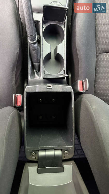 Седан Toyota Corolla 2010 в Днепре