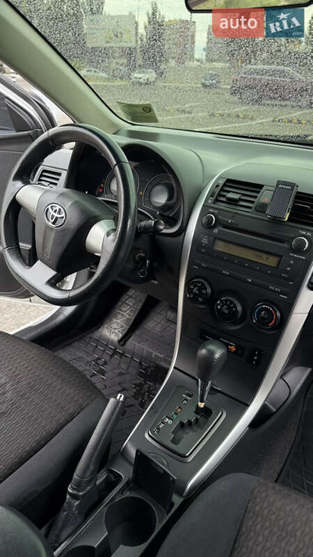 Седан Toyota Corolla 2010 в Днепре