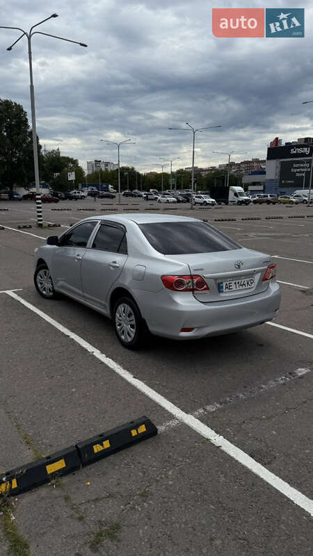 Седан Toyota Corolla 2010 в Днепре