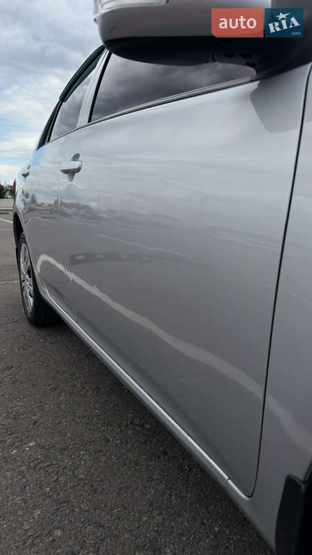 Седан Toyota Corolla 2010 в Днепре