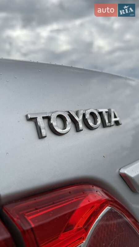 Седан Toyota Corolla 2010 в Днепре