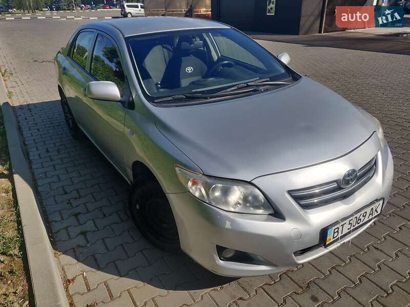 Седан Toyota Corolla 2008 в Черновцах