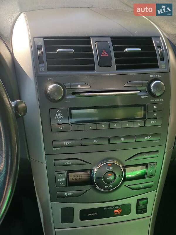 Седан Toyota Corolla 2008 в Черновцах