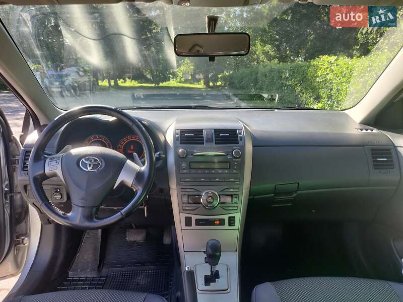Седан Toyota Corolla 2008 в Черновцах