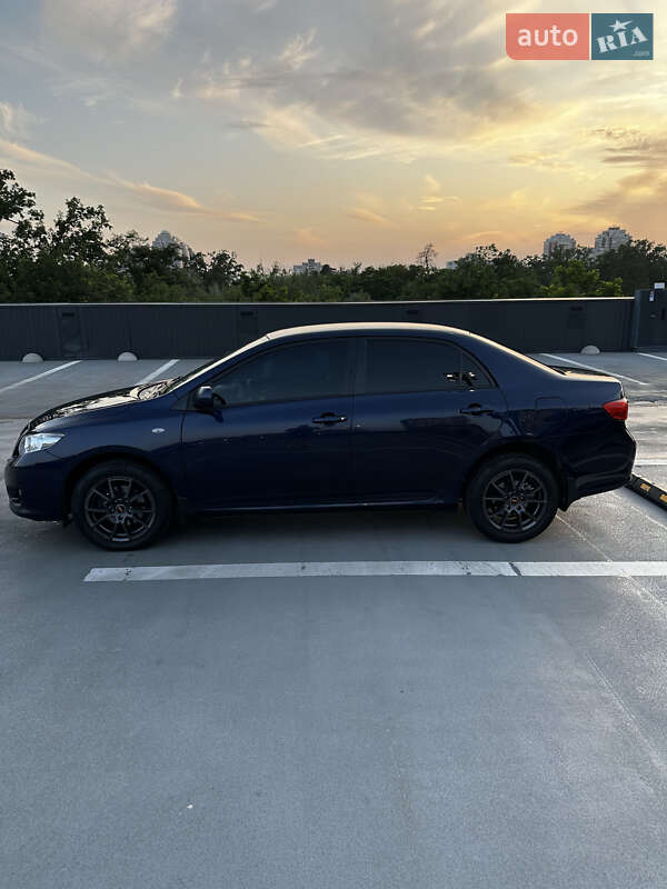 Седан Toyota Corolla 2009 в Києві
