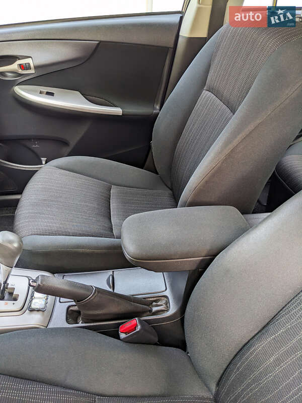 Седан Toyota Corolla 2008 в Копычинце
