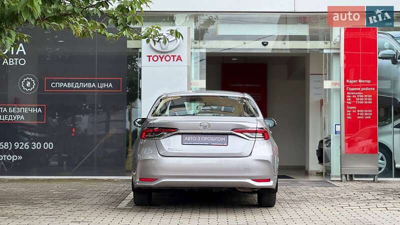 Седан Toyota Corolla 2021 в Ужгороде