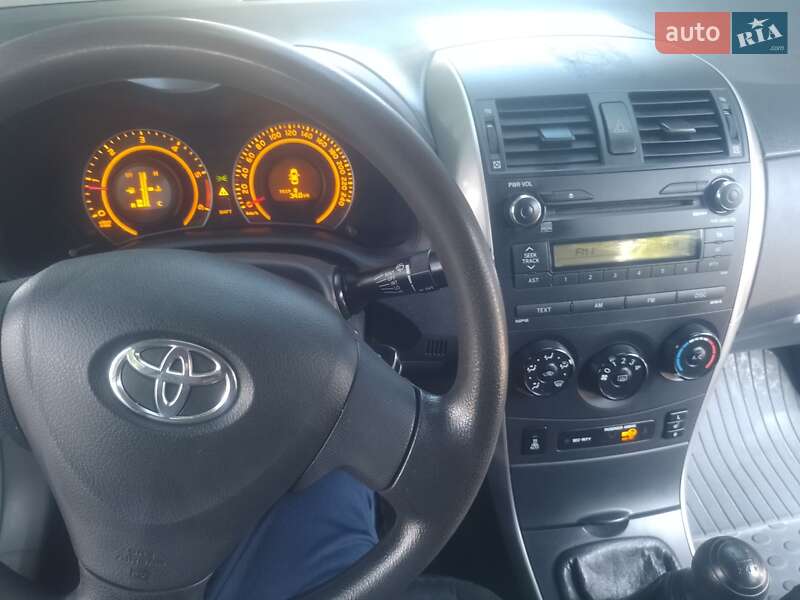 Седан Toyota Corolla 2008 в Козове