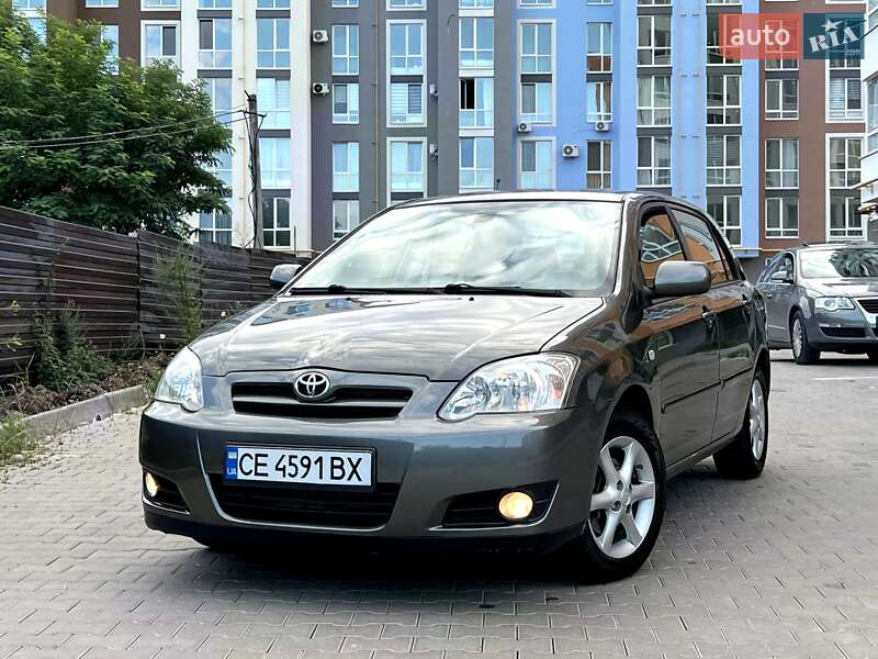 Хэтчбек Toyota Corolla 2005 в Черновцах