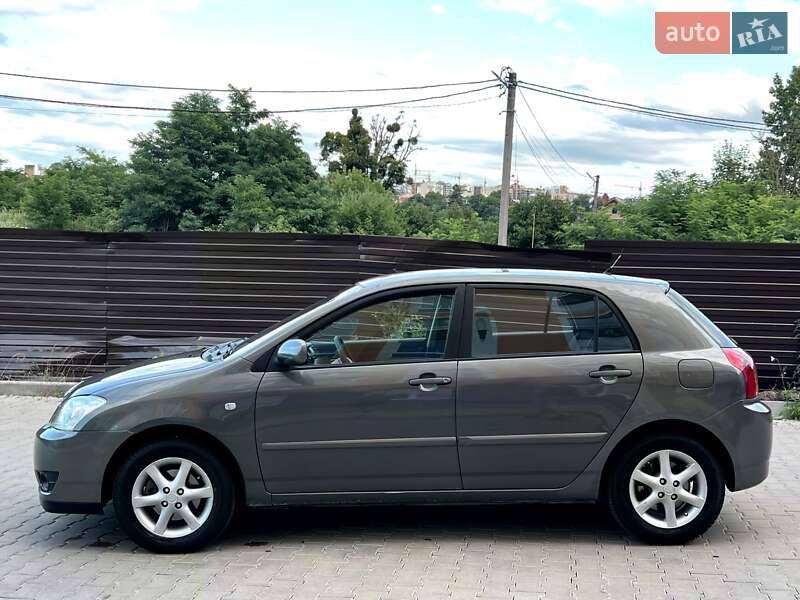 Хэтчбек Toyota Corolla 2005 в Черновцах