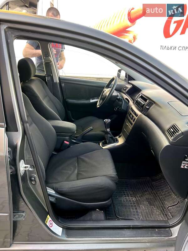 Хэтчбек Toyota Corolla 2005 в Черновцах