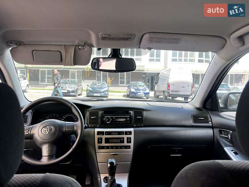 Хэтчбек Toyota Corolla 2005 в Черновцах