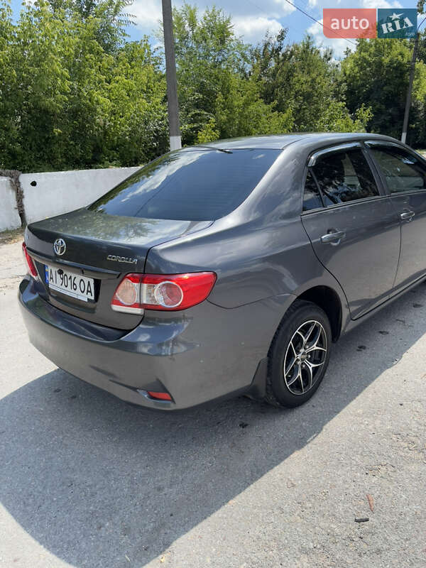 Седан Toyota Corolla 2011 в Кагарлыке