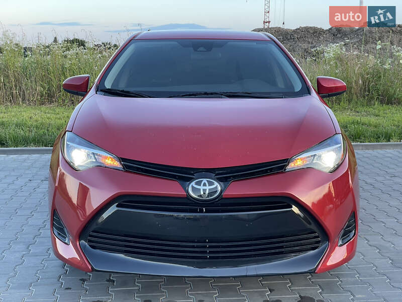 Седан Toyota Corolla 2018 в Луцке