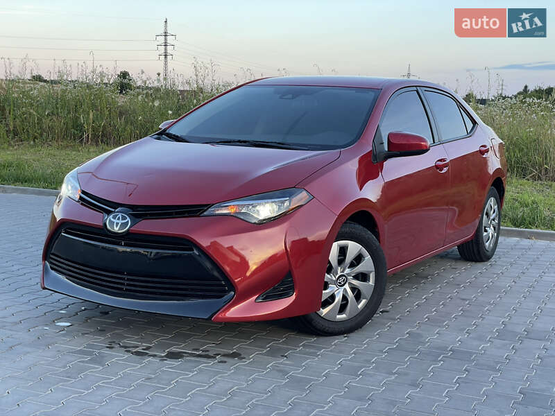 Седан Toyota Corolla 2018 в Луцке
