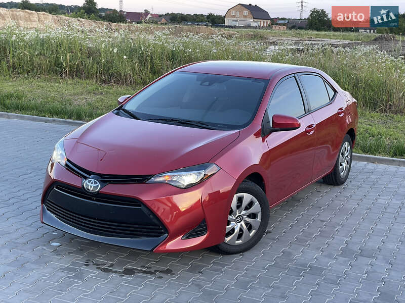 Седан Toyota Corolla 2018 в Луцке