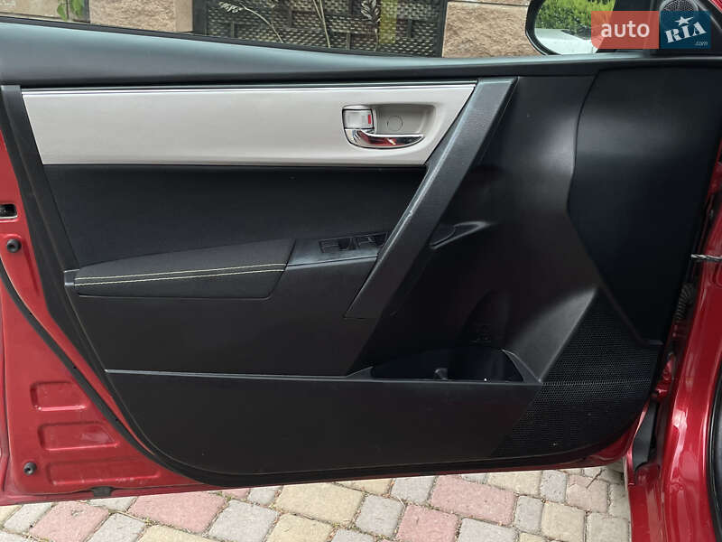Седан Toyota Corolla 2018 в Луцке