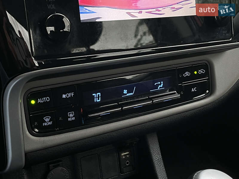 Седан Toyota Corolla 2018 в Луцке