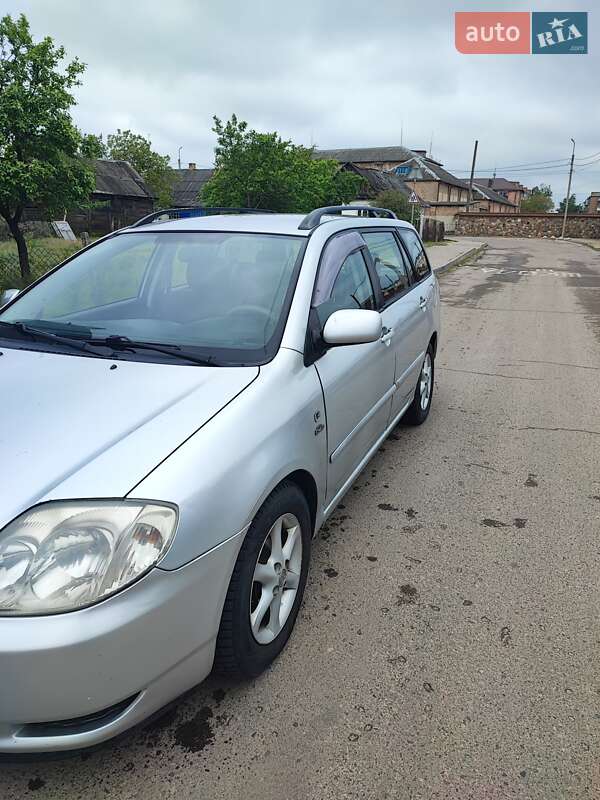 Универсал Toyota Corolla 2002 в Сарнах